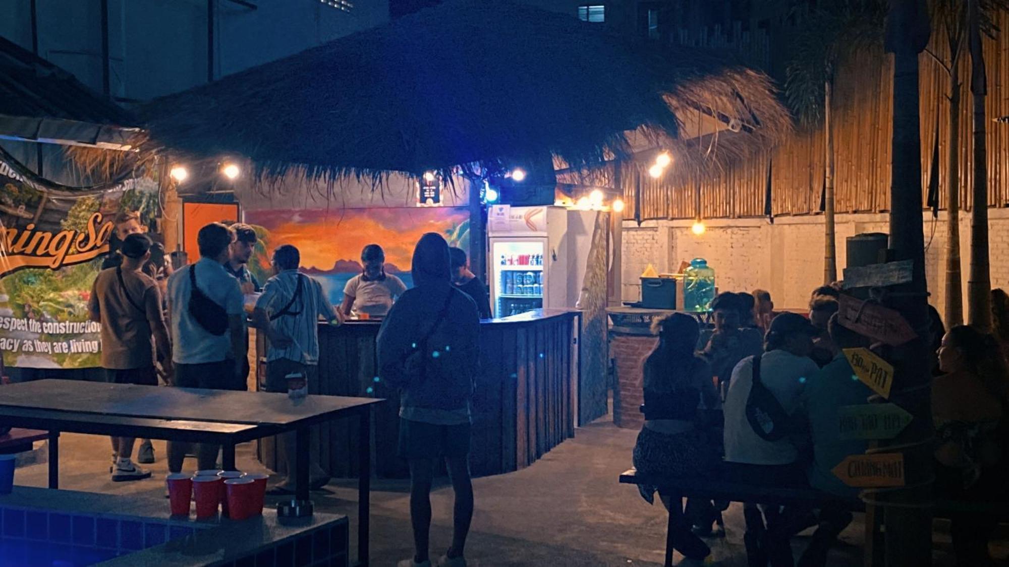 Hostel Revolution Chiang Mai - Old Town Zewnętrze zdjęcie