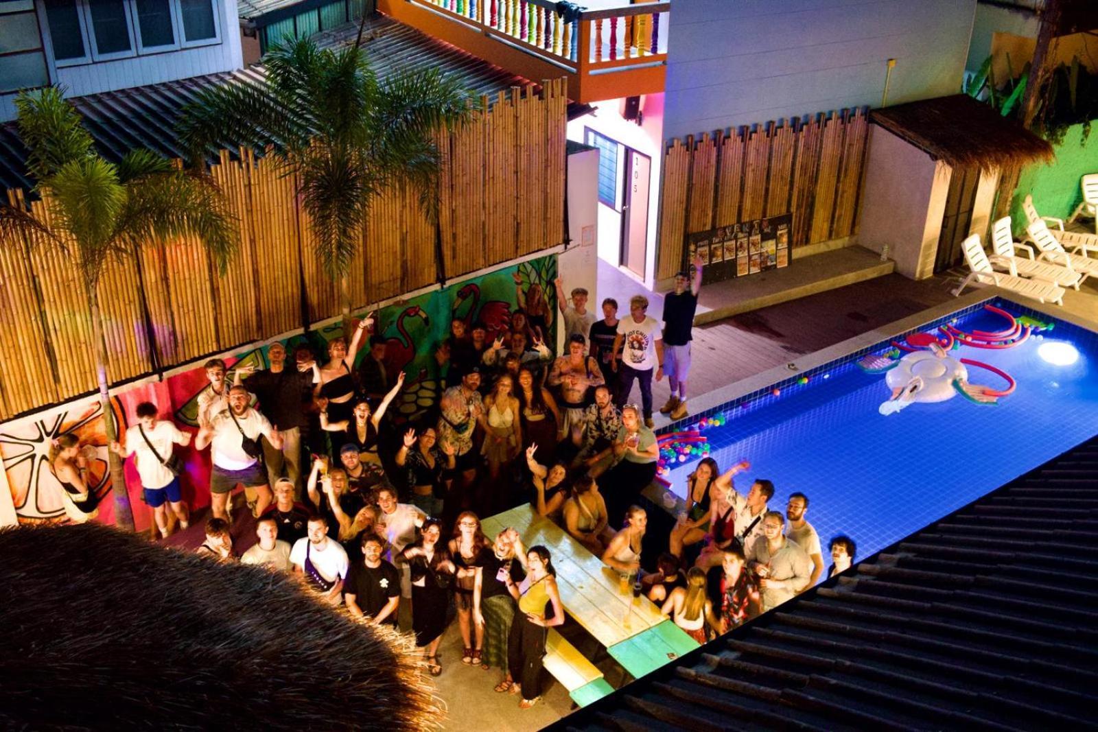 Hostel Revolution Chiang Mai - Old Town Zewnętrze zdjęcie