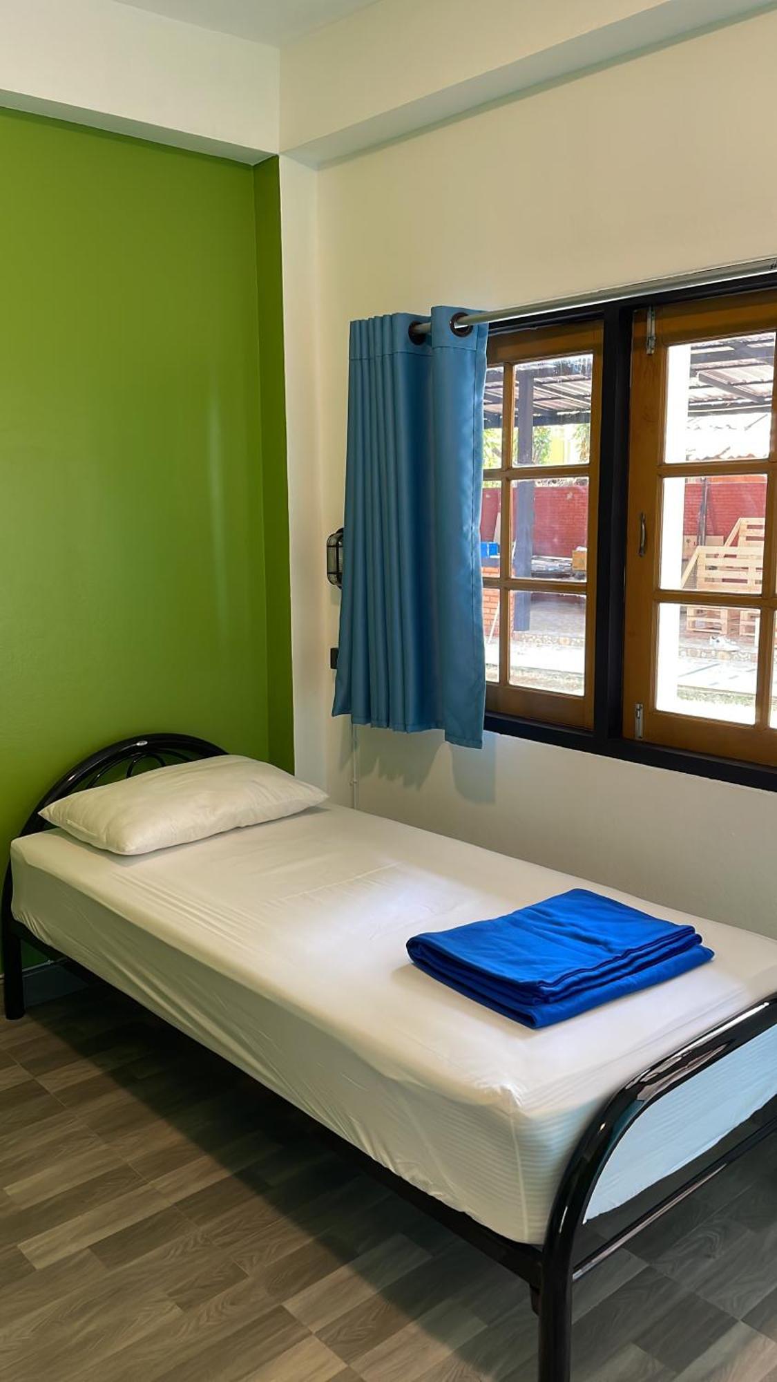 Hostel Revolution Chiang Mai - Old Town Zewnętrze zdjęcie