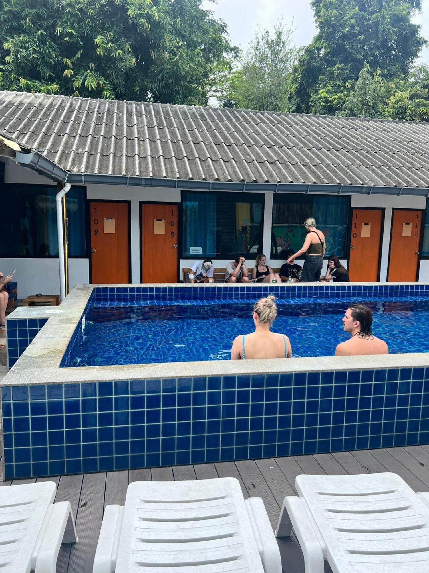 Hostel Revolution Chiang Mai - Old Town Zewnętrze zdjęcie